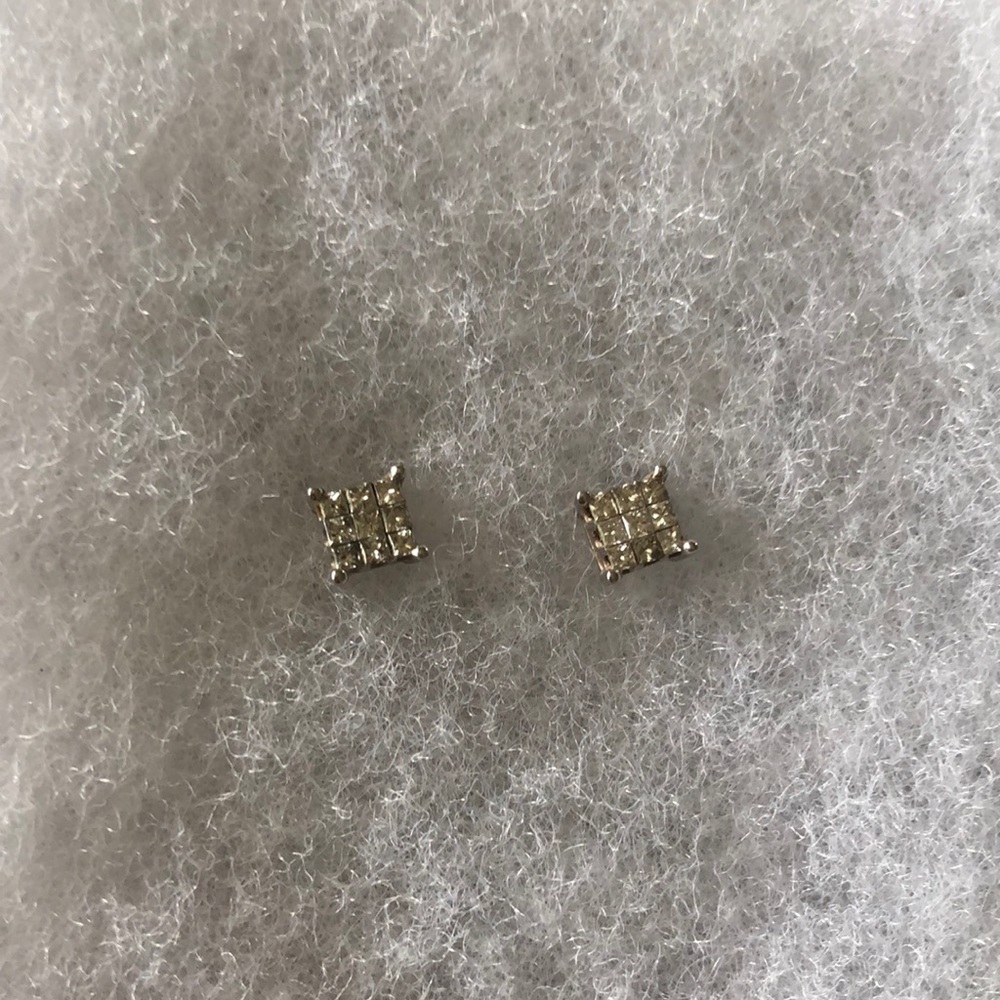 1/4 carat Diamond earrings